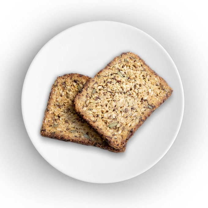 Bezglutenowy chleb z oliwkami + Pasta  Słony Migdal + Dżem porzeczkowy